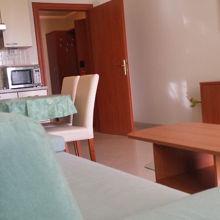 Apartments And Rooms Astoria Seget Vranjica Exterior photo