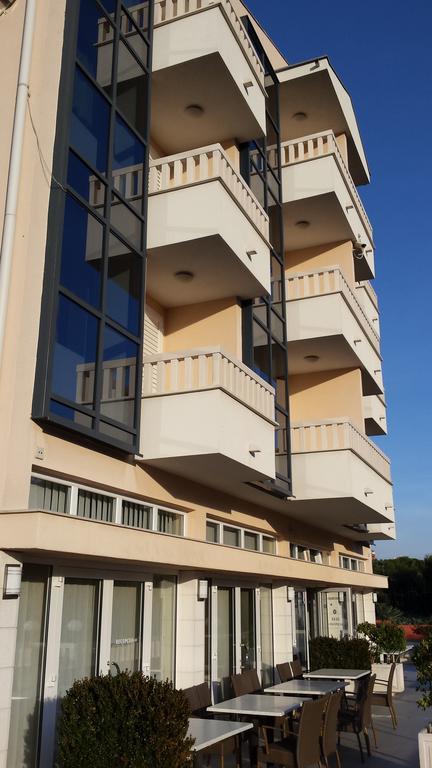 Apartments And Rooms Astoria Seget Vranjica Exterior photo