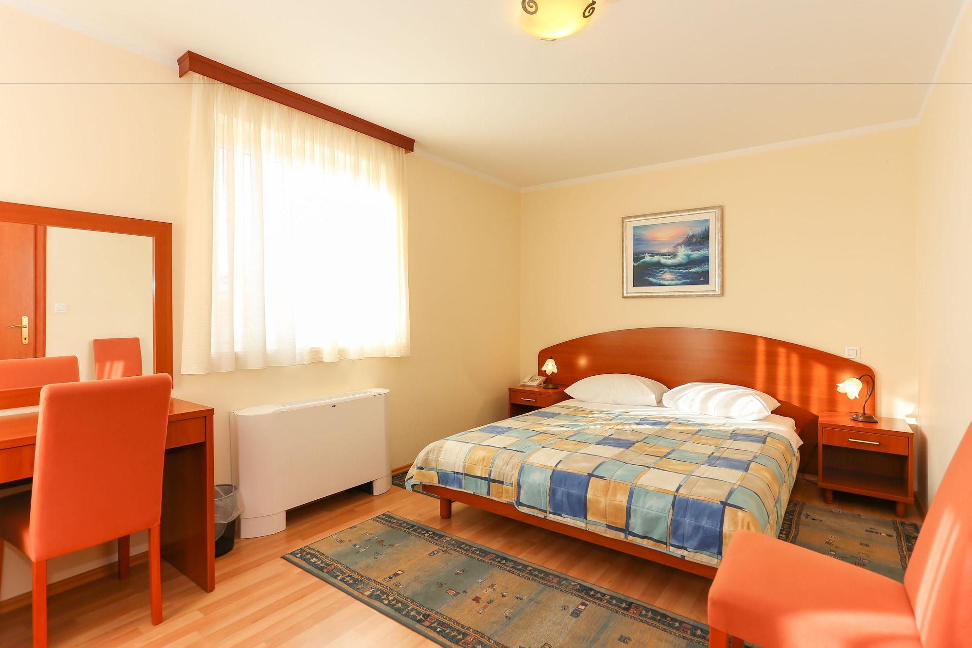 Apartments And Rooms Astoria Seget Vranjica Exterior photo