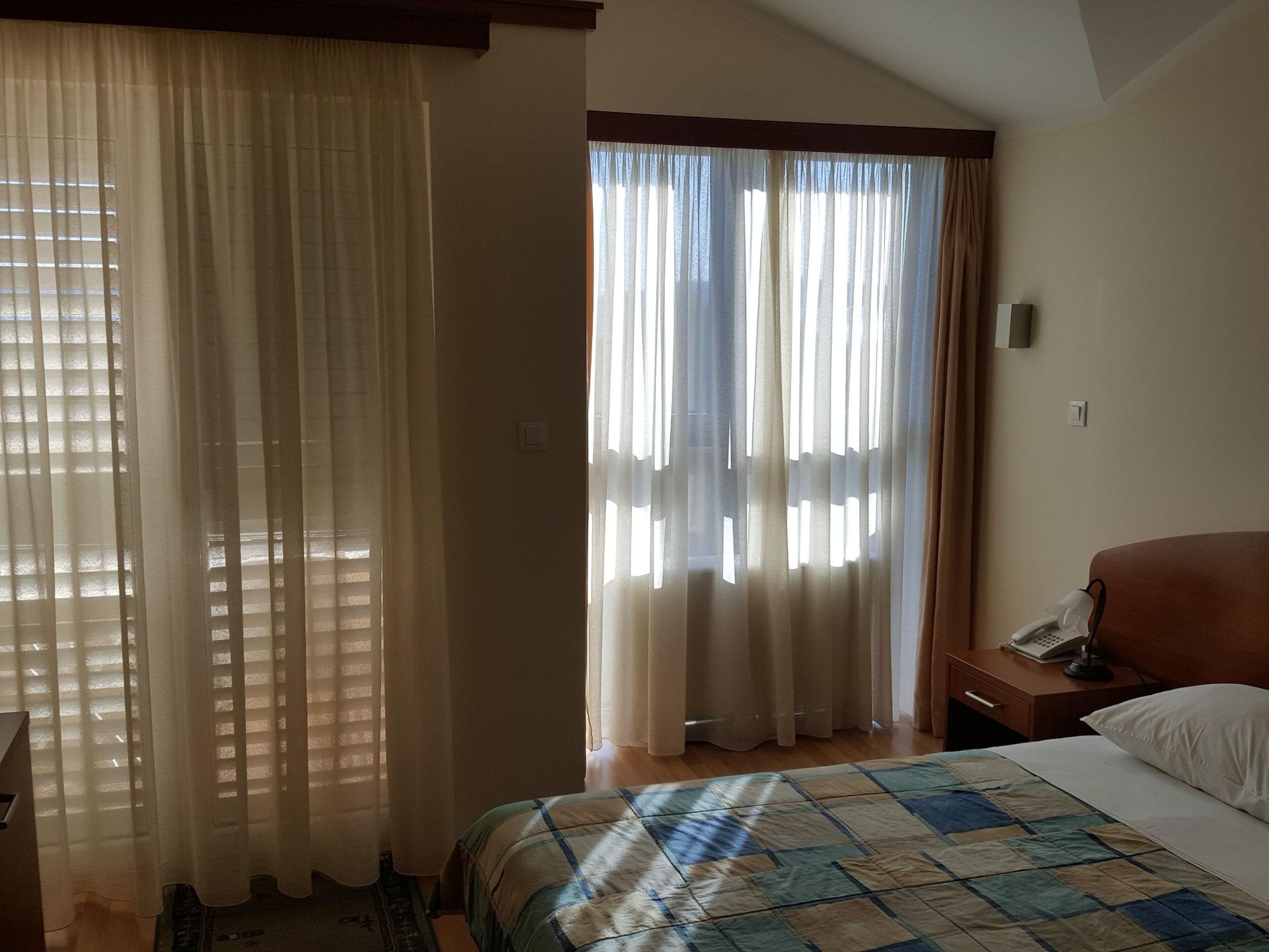 Apartments And Rooms Astoria Seget Vranjica Exterior photo