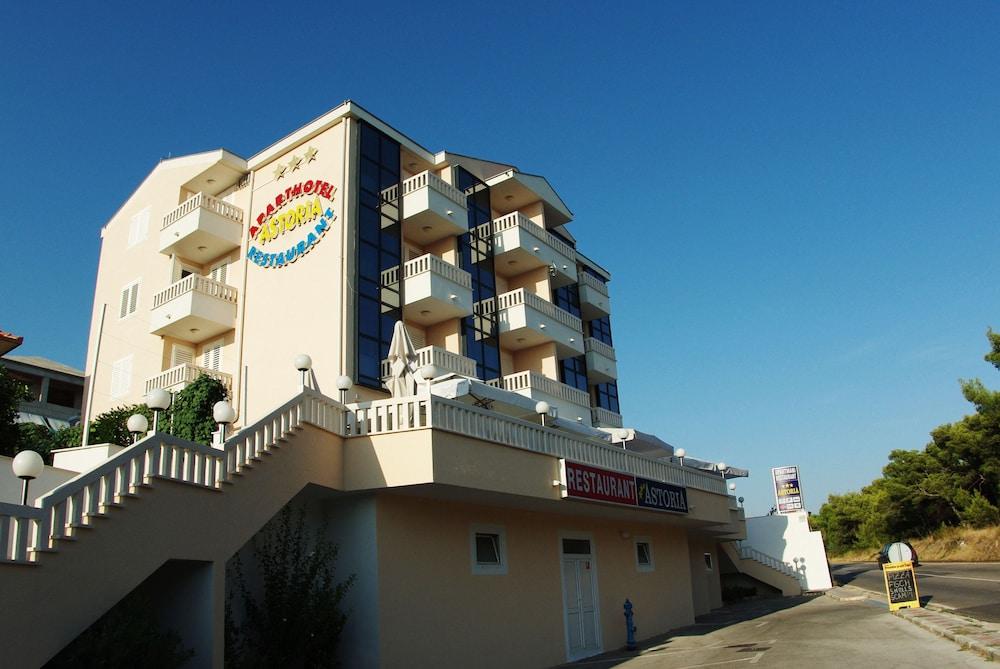 Apartments And Rooms Astoria Seget Vranjica Exterior photo