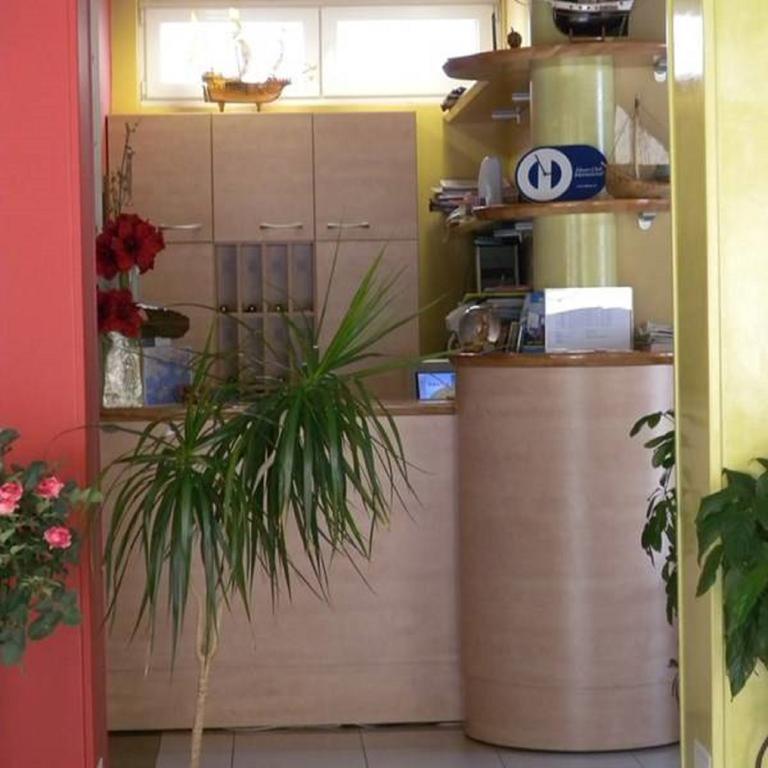 Apartments And Rooms Astoria Seget Vranjica Room photo