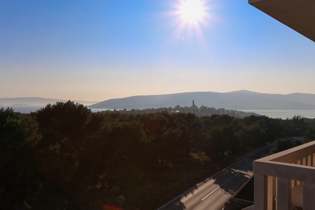 Apartments And Rooms Astoria Seget Vranjica Exterior photo