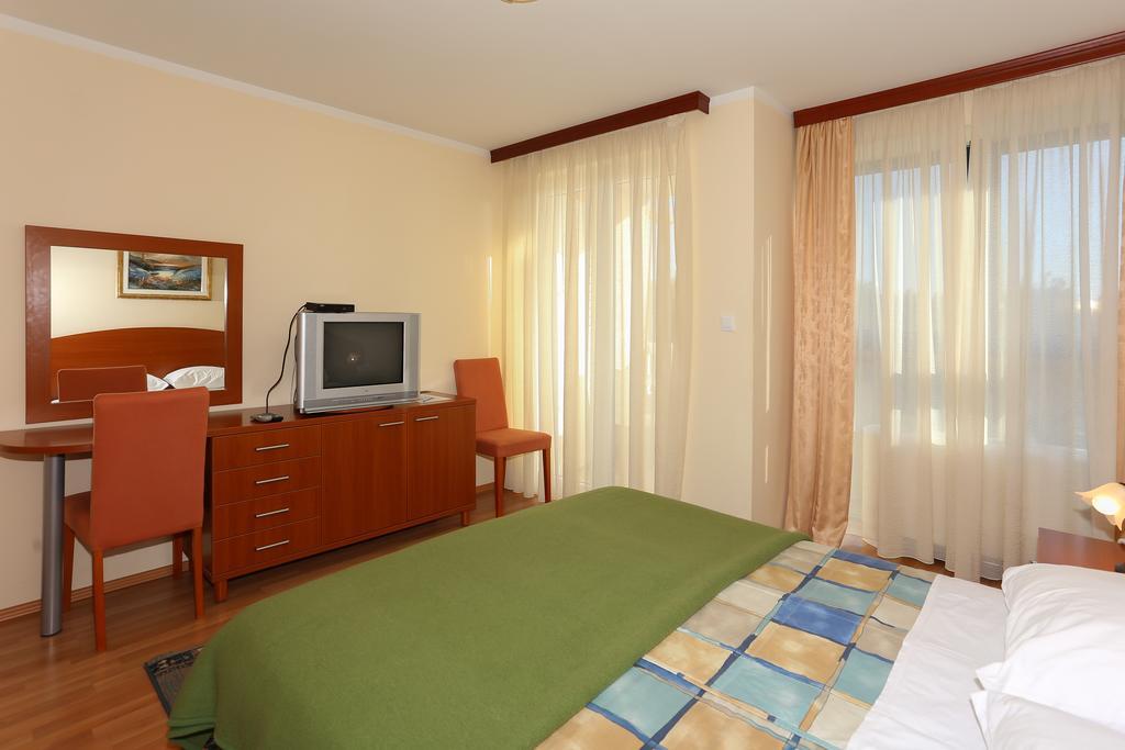 Apartments And Rooms Astoria Seget Vranjica Exterior photo