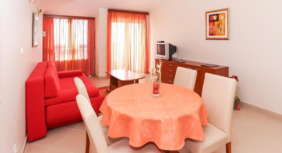 Apartments And Rooms Astoria Seget Vranjica Exterior photo