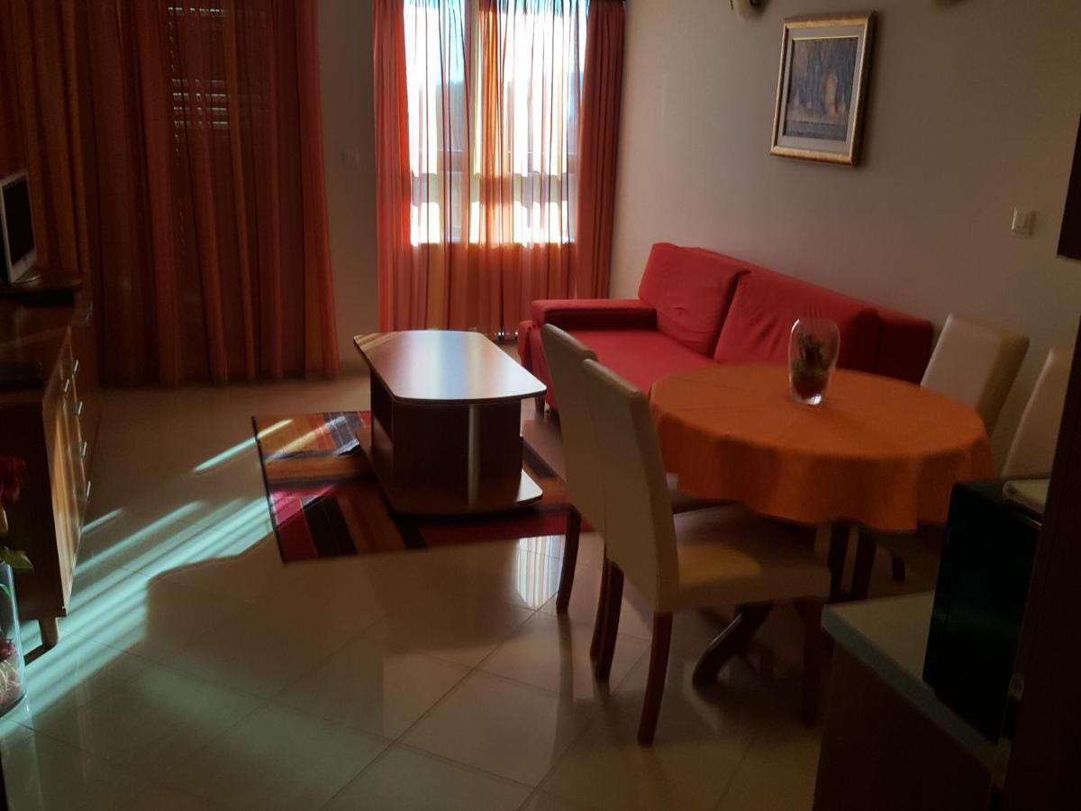 Apartments And Rooms Astoria Seget Vranjica Exterior photo