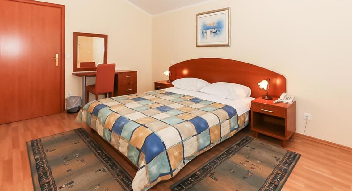 Apartments And Rooms Astoria Seget Vranjica Exterior photo